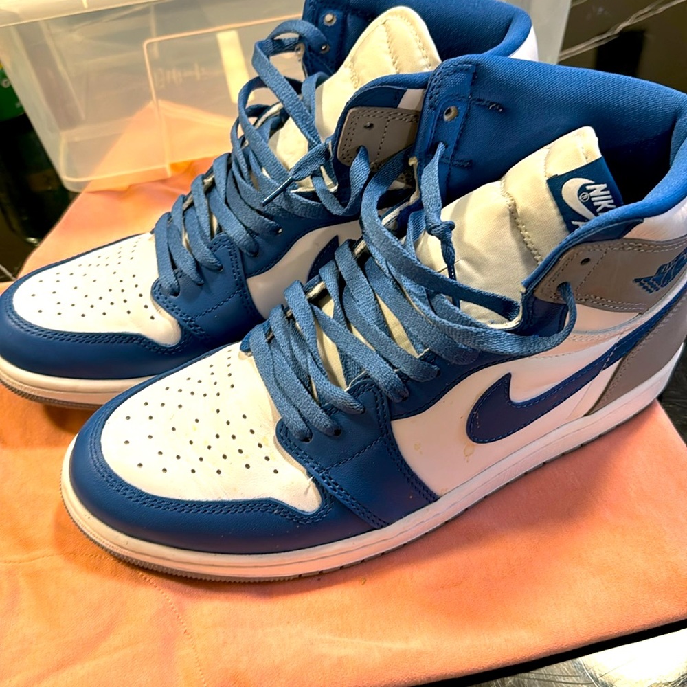 Jordan 1 true blue sz 10.5.  Preowned
